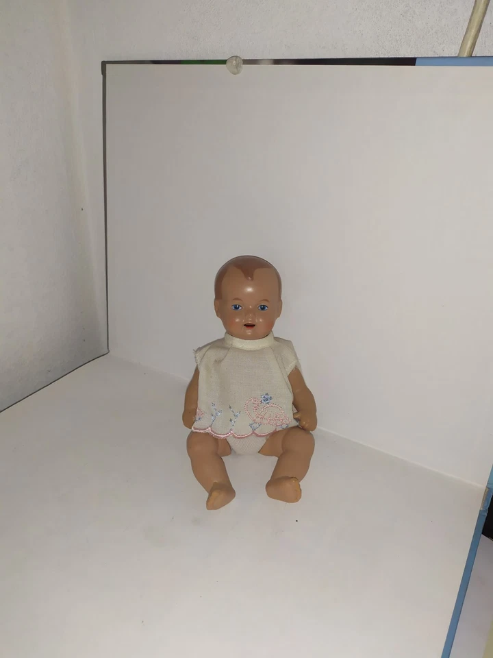Nostalgie Schildkröt Strampelchen 16 cm-Puppe-Repro-Classik Collection-doll - Bild 1 von 2