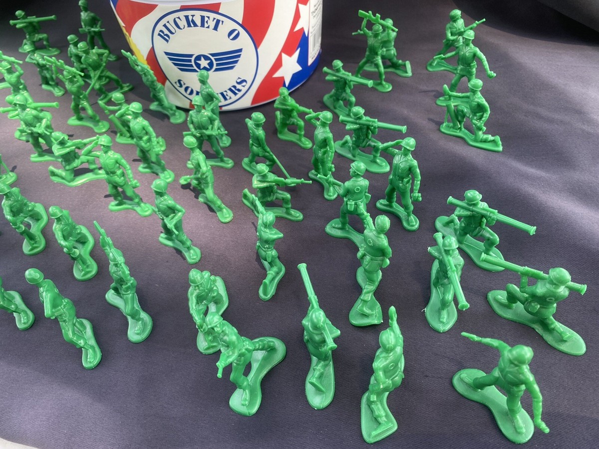Bucket O' Soldiers 72++! Piece Disney Toy Story Green Army Men