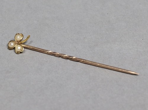Antique Yellow Metal And Seed Pearl Clover Stick Pin. - Picture 2 of 6