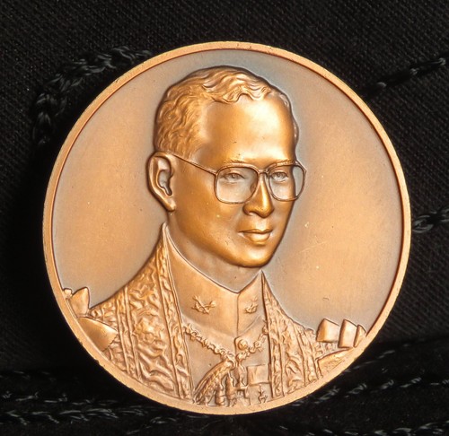 2000 King Bhumibol Adulyadej Rama 9 IX Constitutional Court Thailand Medal Thai - Picture 1 of 2