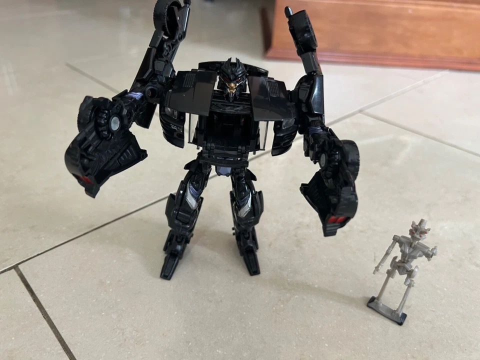 Transformers Deluxe Movie Series 2007: Barricade - Excellent Condition, Complete - Image 2 of 4