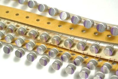 Lotto 10x Condensatori Panasonic OS-CON 10uF 25V SEP – 8x7mm, ESR 60 MOhm, 105°C