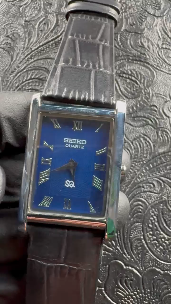 RARE BLUE SILVER CASE Vintage Seiko Slim Quartz Roman Dial | eBay