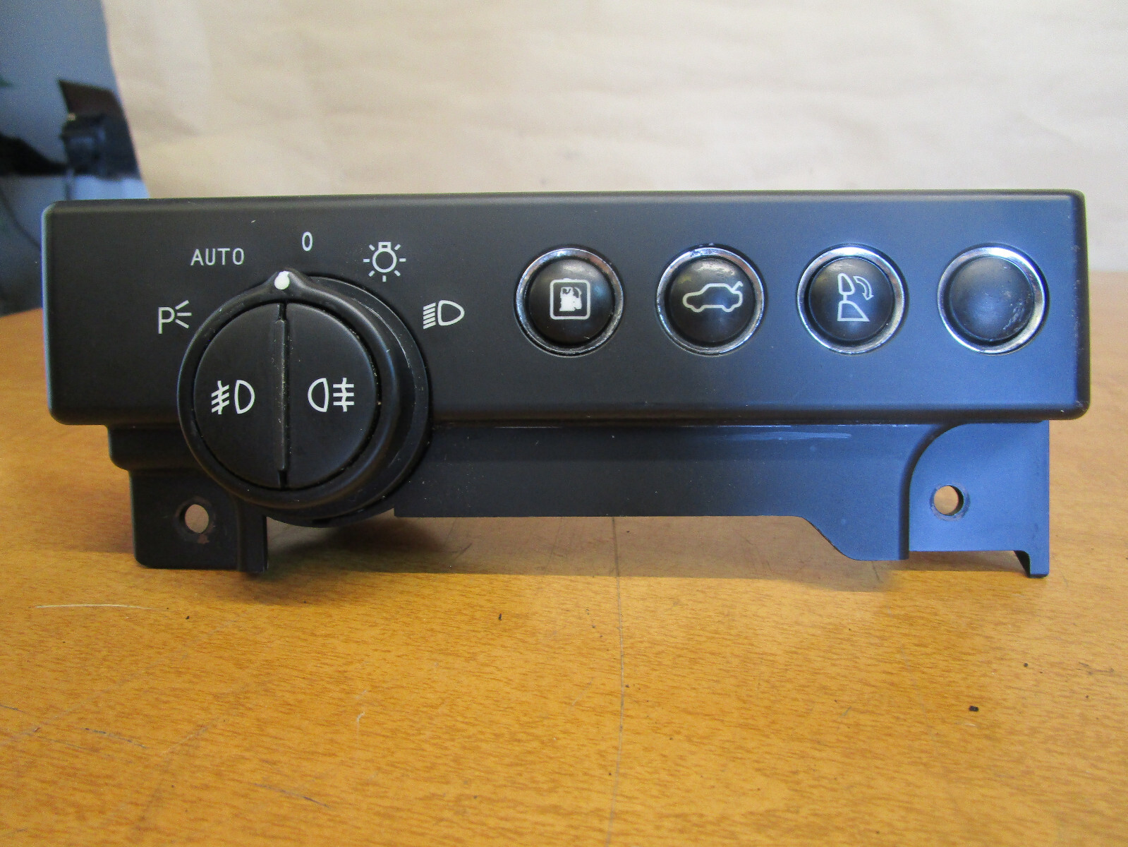 Maserati Quattroporte - Dashboard Switch Panel   P/N 203522