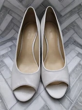 Nine West Quinty Style White Peep Toe Pumps Heels Size 7M 3"