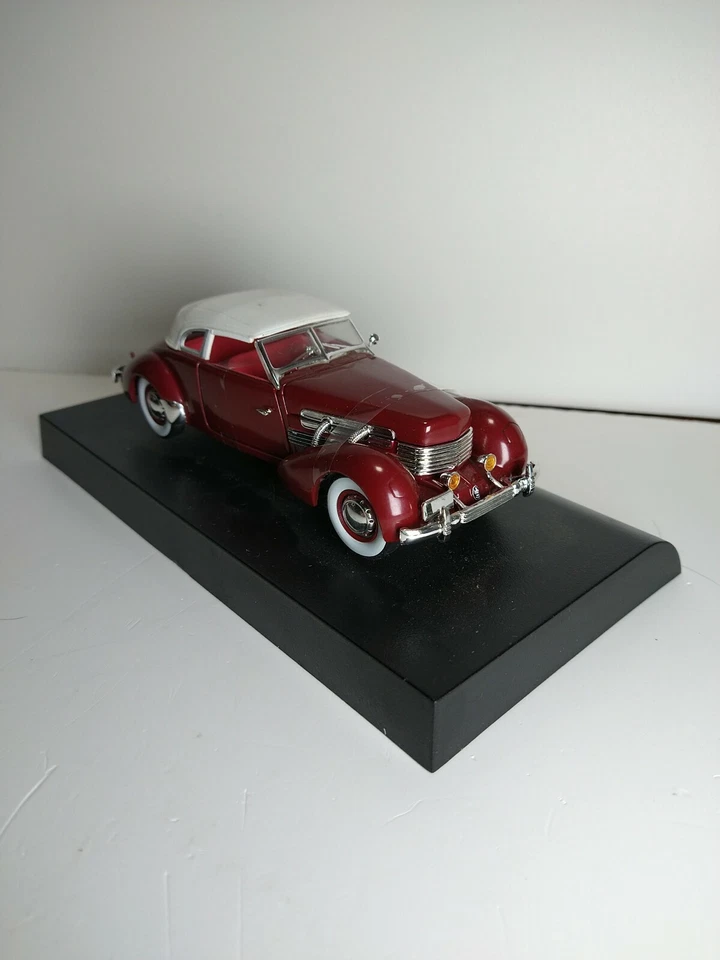 1937 Cord 812 Supercharged Burgundy 1/32 Diecast Car Signature Models #32312 - Image 2 of 4