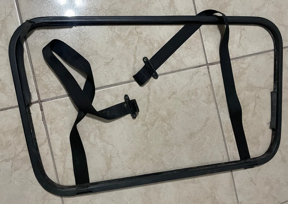 Marco metálico ventana trasera superior convertible 80-93 VW Rabbit Cabriolet MK1 Foto 3 de 4