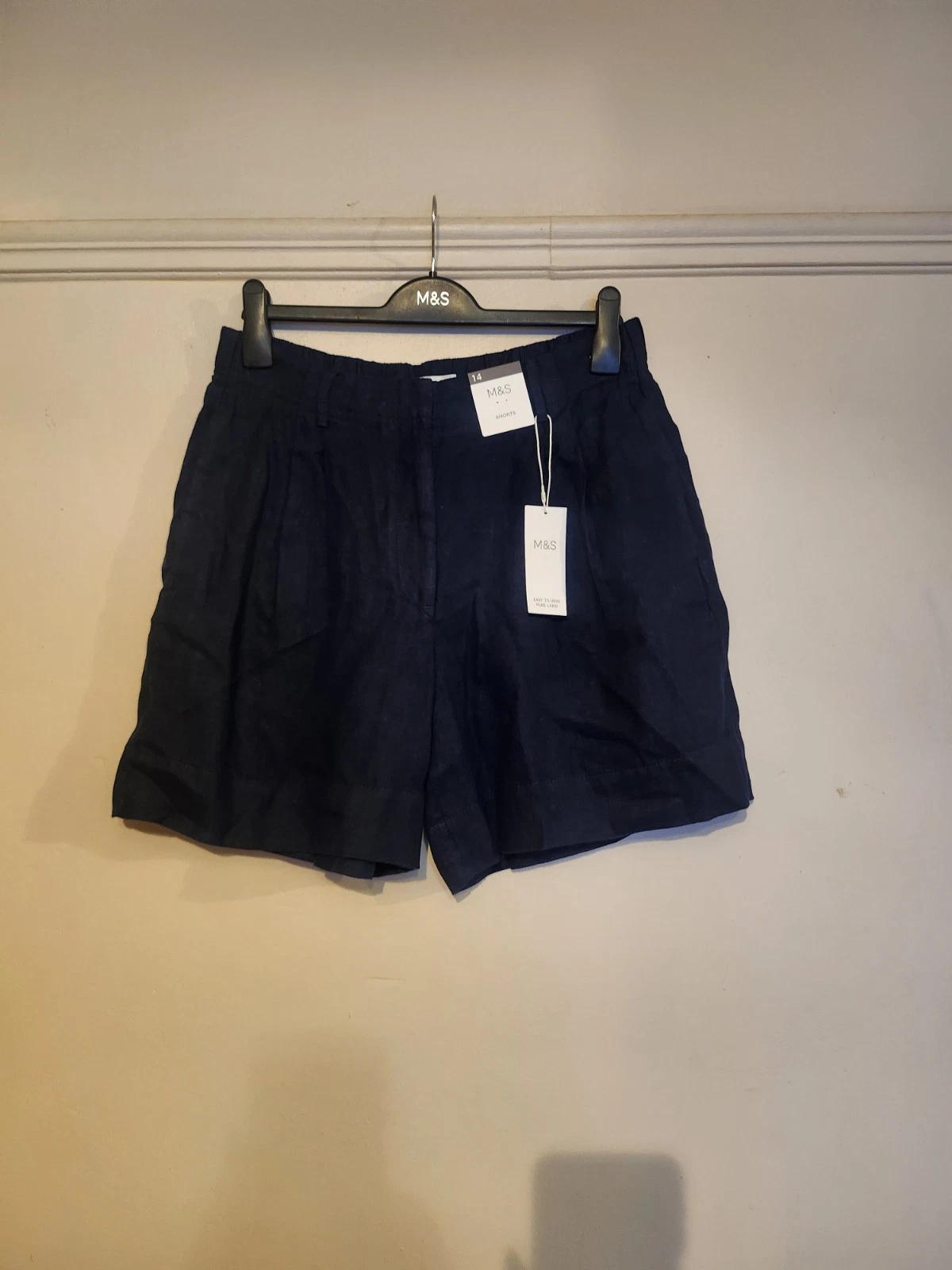 Marks And Spencer Ladies Navy Pure Linen Shorts, Size 10
Opens in a new window or tab