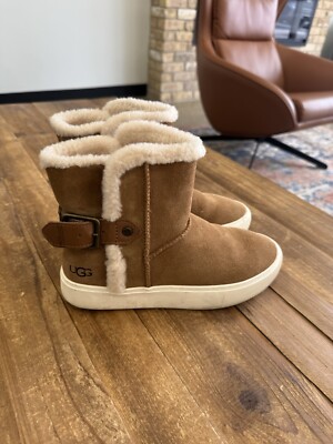 Women s UGG boots Size 6 Excellent