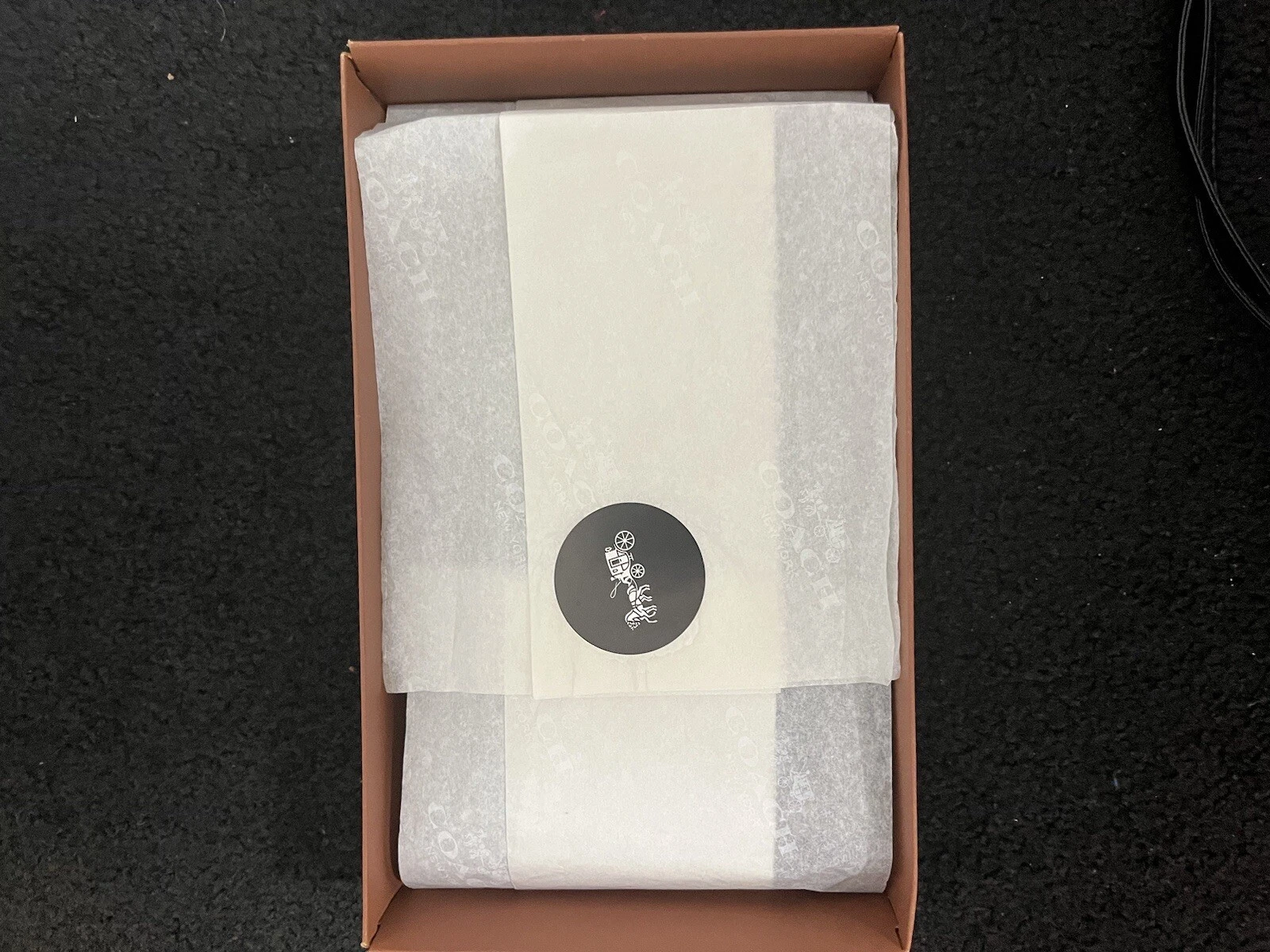 Frizione a tracolla Coach New York Tooled in metallo tè rosa 24958 nuova di zecca con scatola