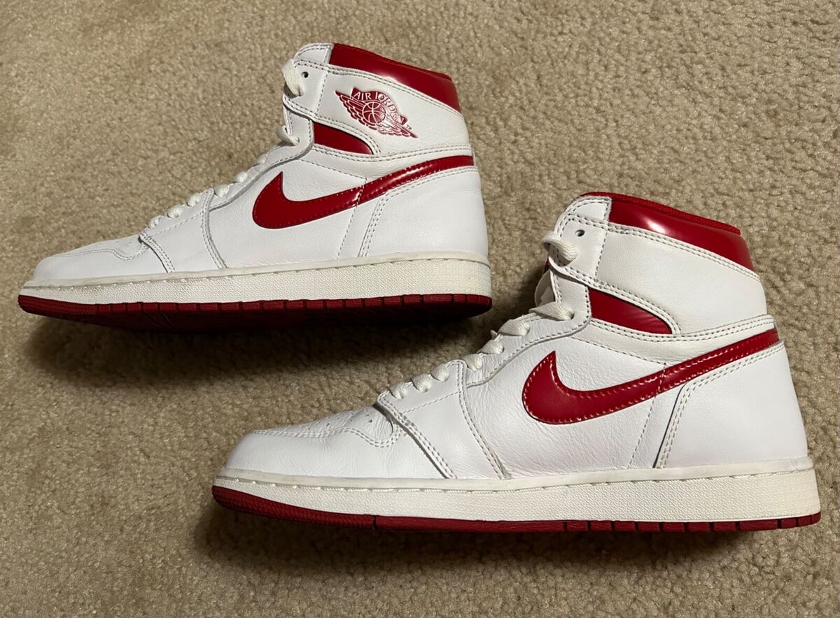 Size 10, AIR JORDAN 1 RETRO HIGH OG UNC WHITE VARSITY red Size 10, AIR JORDAN 1 RETRO HIGH OG UNC WHITE VARSITY red