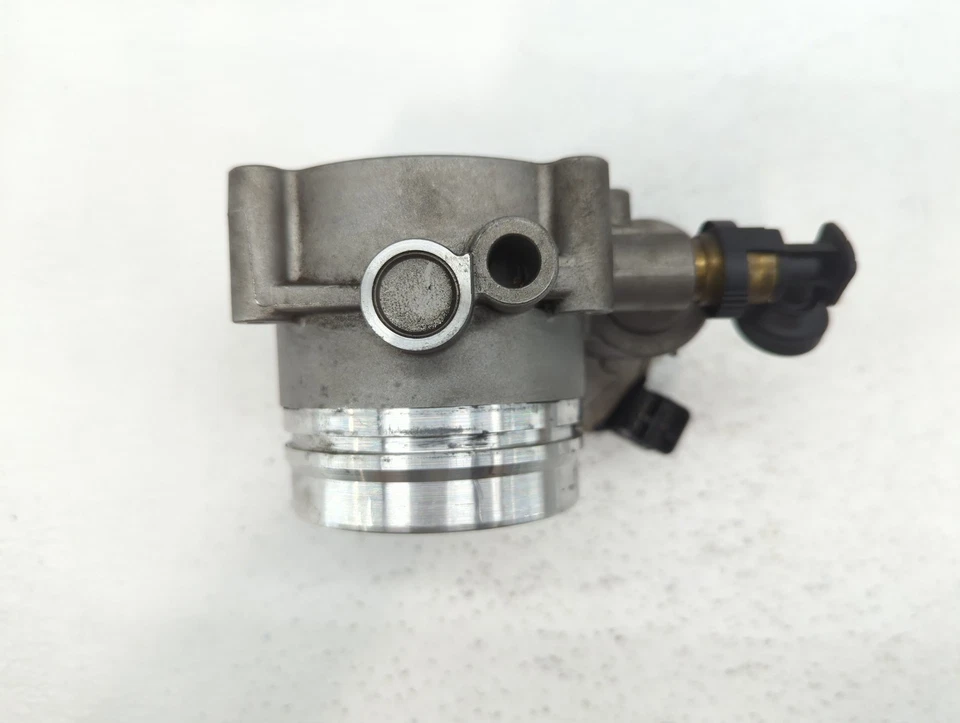 BMW 335i 2011-2015 carrocería del acelerador UZD0G Foto 3 de 4