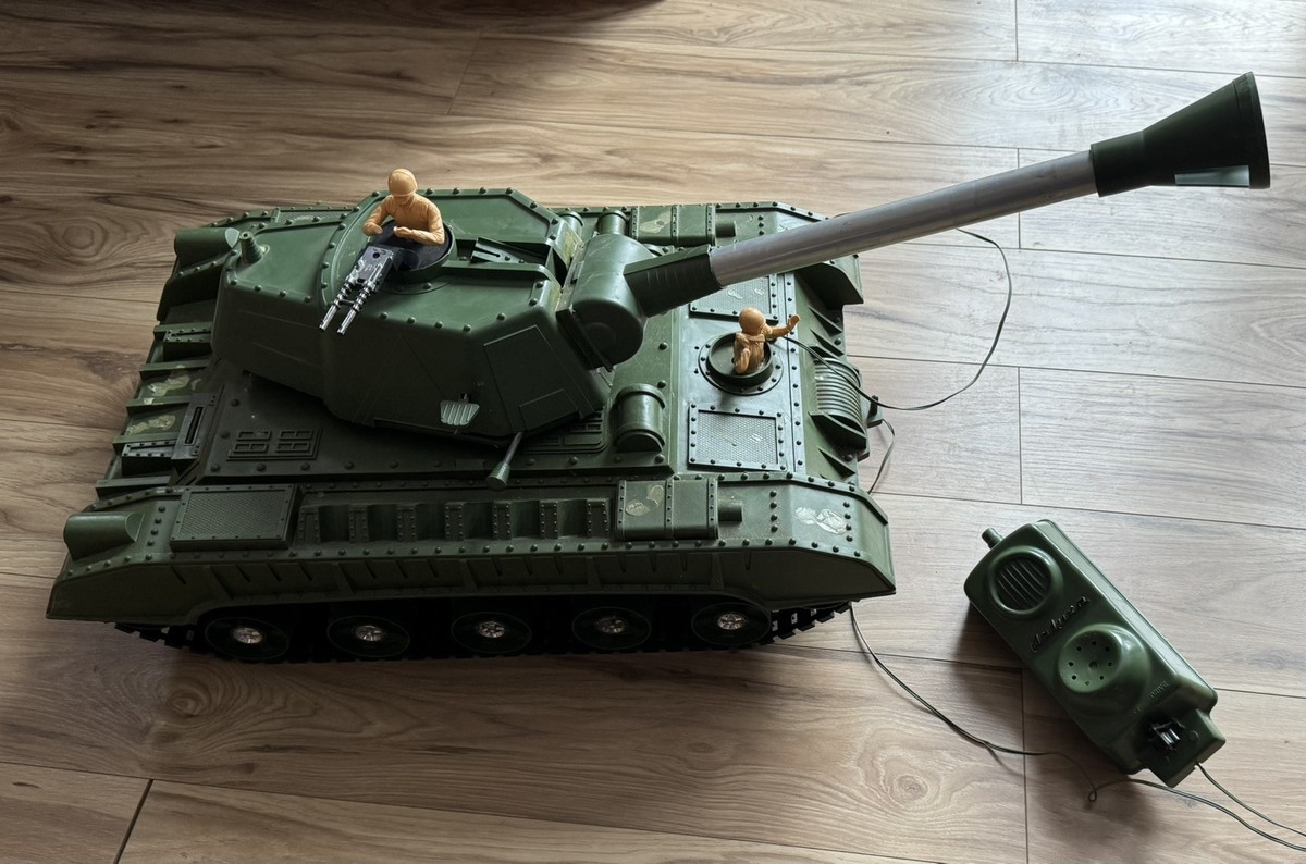 Vintage 1960's Tiger Joe Tank by Deluxe Reading,remote