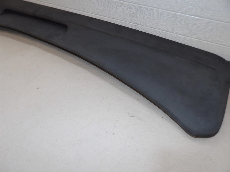 Ford Escort GT 1981-1985 hatchback trasero alerón aleta OEM - faltan 2 tacos Foto 4 de 4