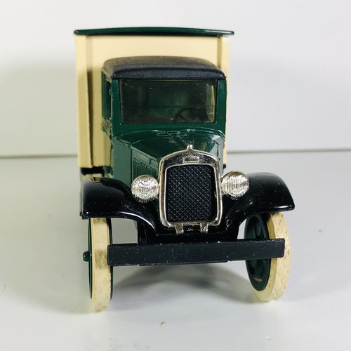 Camión de caja ERTL Hawkeye 1931 Friendly Markets de colección banco de metal fundido a presión CR's - Imagen 3 de 12