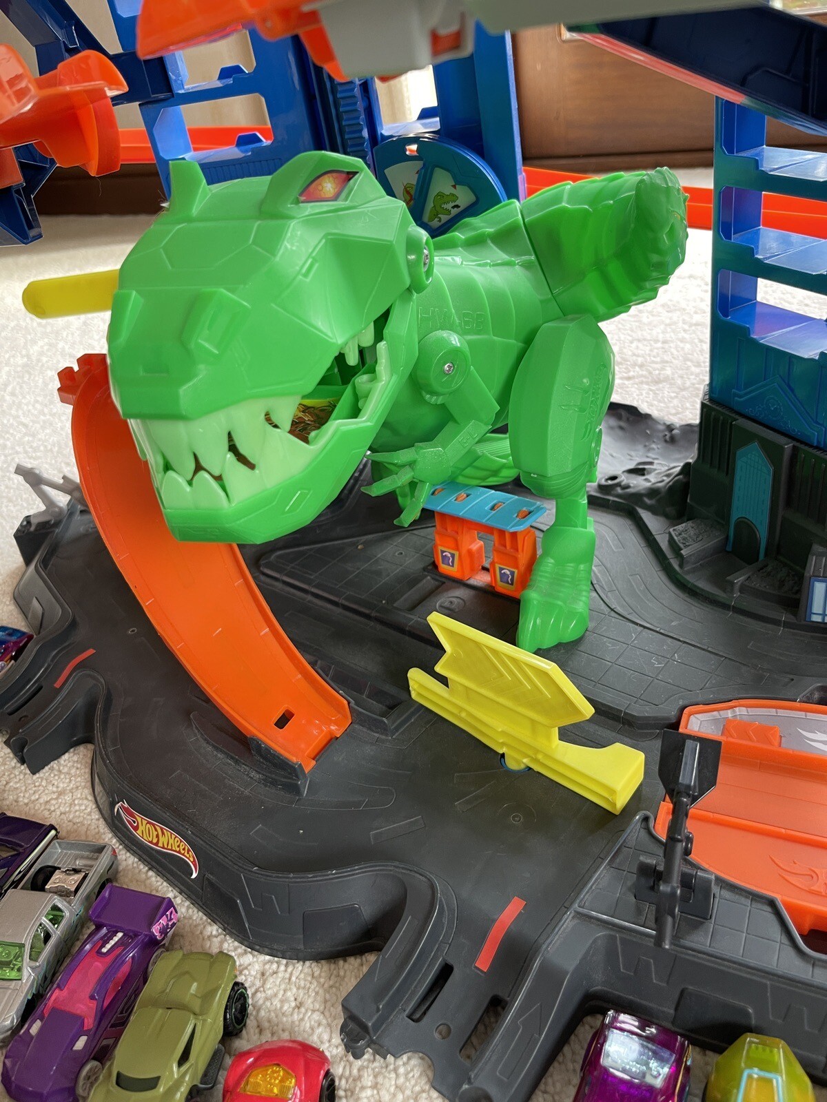 Hot Wheels Ultimate Car Garage T Rex Dinosaur & 40 Hot Wheels Cars eBay