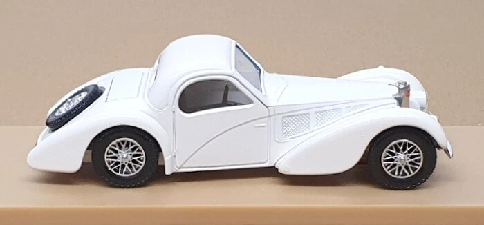 Solido 1/43 Scale Diecast No. 88 - 1939 Bugatti Atalante - White - Image 3 of 4