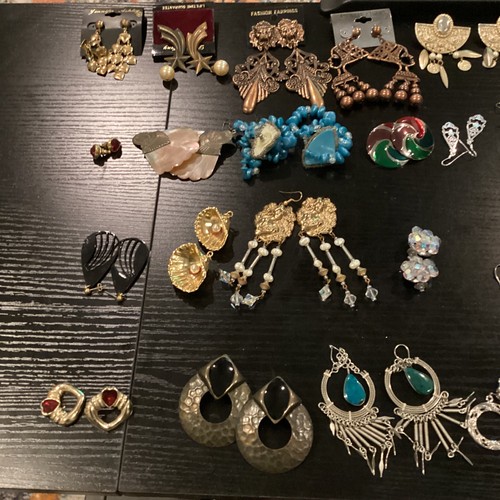 35 pairs of earrings costume jewelry lot - Picture 20 of 23
