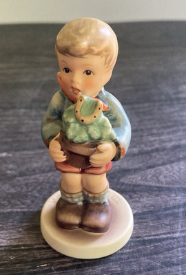 Hummel Goebel #2071 Figurine  Lucky Charmer 1999/2000 M.I Membership