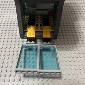 #42 LEGO 76038 Marvel Super Heroes Attack On Avengers Tower 100% Complete