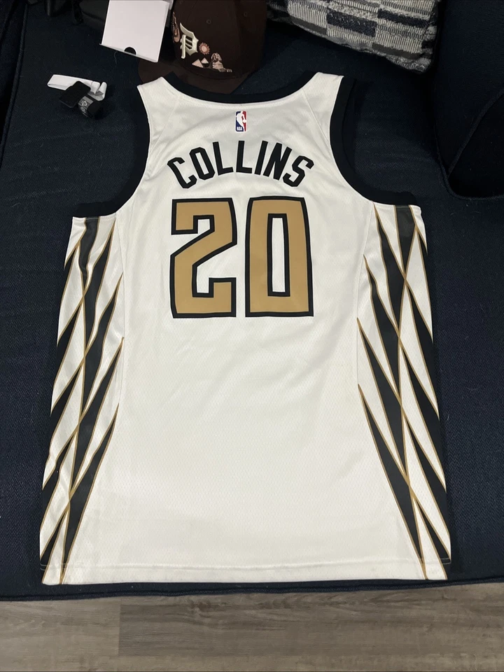 Atlanta Hawks John Collins Nike White City Edition Swingman Jersey Size 48/ L - Imagem 2 de 2