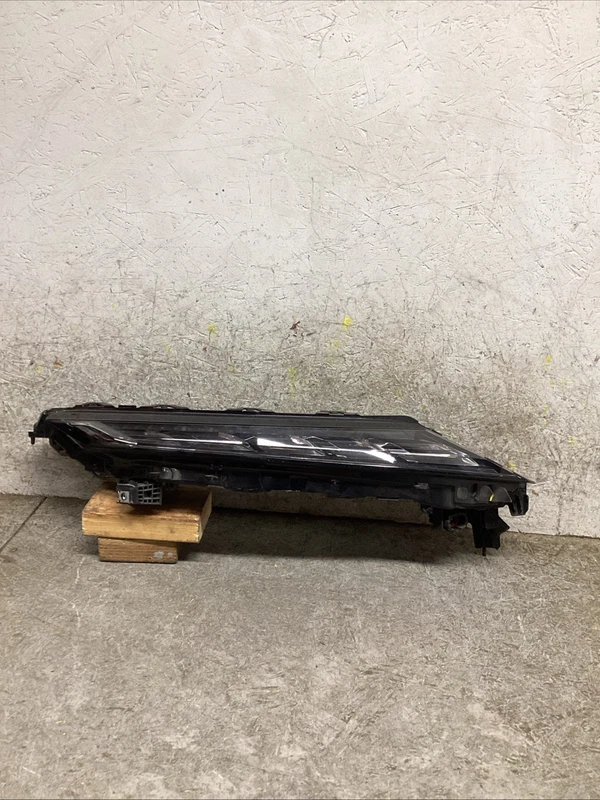2022-2025 MITSUBISHI OUTLANDER RIGHT RH PASSENGER SIDE DAYTIME RUNNING LIGHT OEM