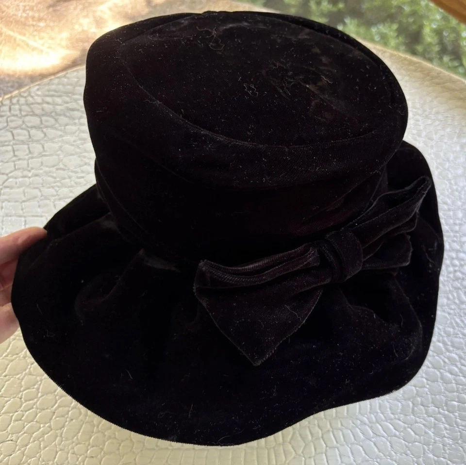 Sombrero De Terciopelo De Colección Para Mujer Negro Lazo Capricho Boho Gitano Stevie Hecho en EE. UU. Foto 2 de 4