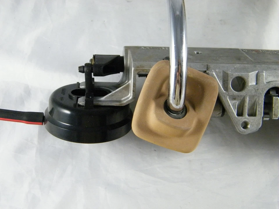 1991 MERCEDES BENZ 300E OEM ~ PASSENGER SIDE REAR FOLDING HEADREST AND ELEMENT  - Image 4 of 4