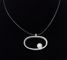 NEW OVAL SHAPE SILVER TONE+NATURAL FRESH WATER PEARL+BLACK LEATHER NECKLACE