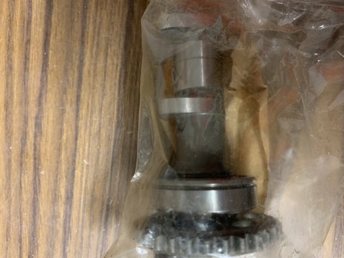 Yamaha Genuine camshaft YZF450 2003, 04, 05, 06. Part 5TA-12180-00 - Picture 2 of 2