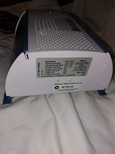 Dolphin 12V Battery Charger 20Amp 3 outlets 20a works with 230V and 110V - Picture 3 of 6