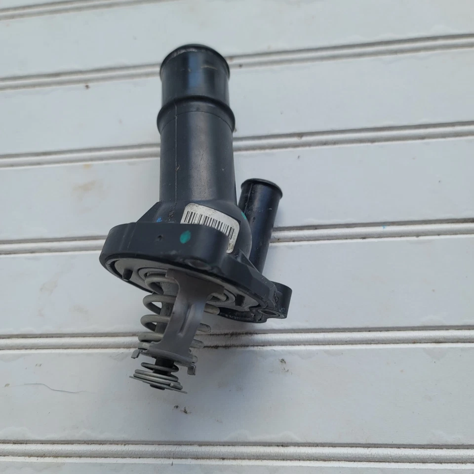 Lincoln MKC 2015-2018 2,0 L motor EcoBoost refrigeración refrigerante termostato carcasa OEM Foto 3 de 4