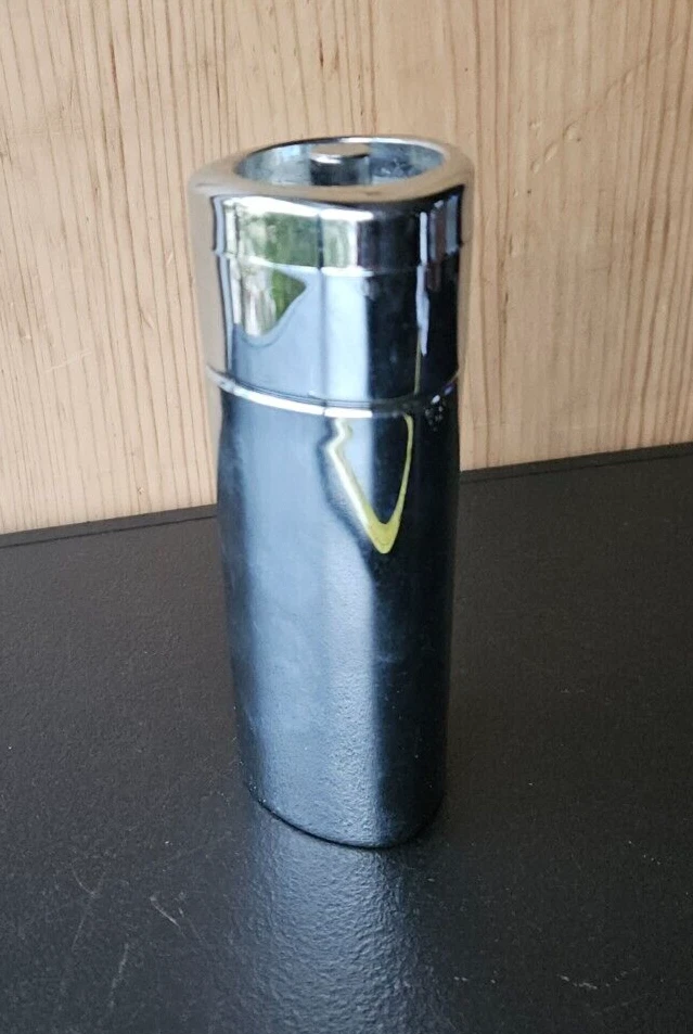 CHROME PEPPER MILL. SLEEK. NICE CONDITION. VINTAGE CHROME STEEL MECHINISM.