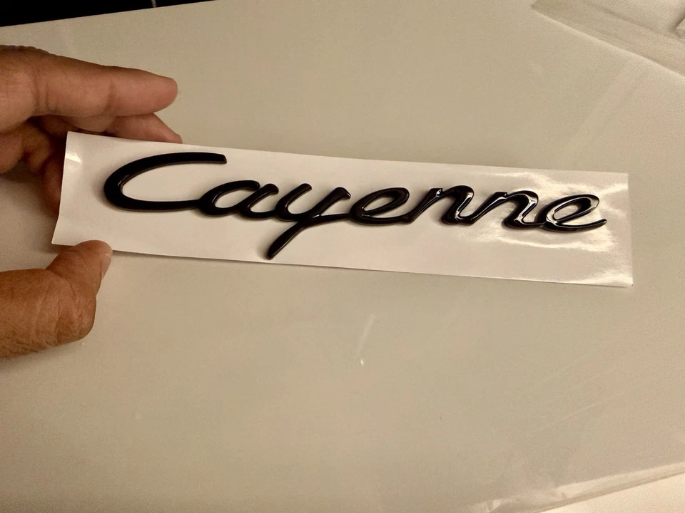 Porsche Cayenne Rear Trunk Emblem in Black 2011-2023 Foto 4 de 4