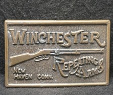 XD05109 VINTAGE 1970s  WINCHESTER REPEATING ARMS NEW HAVEN  GUNS BELT BUCKLE