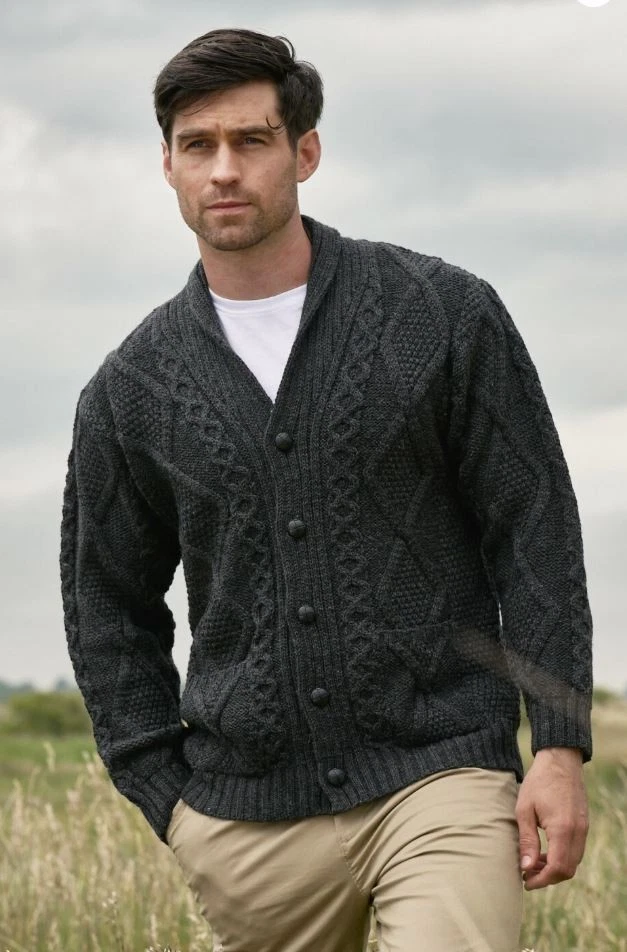 Cárdigan gris con cuello chal tejido pescador lana merino mediano Aran Crafts para hombre