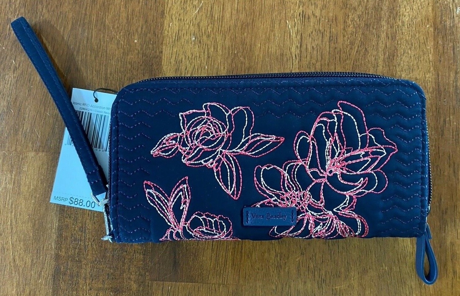 NWT Vera Bradley Iconic RFID Accordion Wristlet Purse Wallet Classic