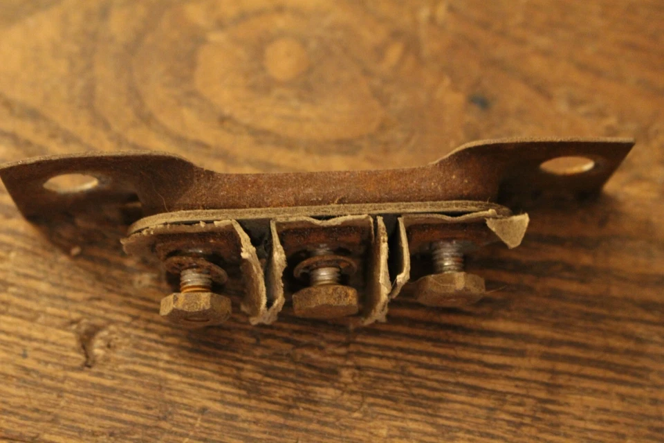 Bloque de terminales de faros laterales del conductor camión Studebaker M16 1947 Foto 4 de 4