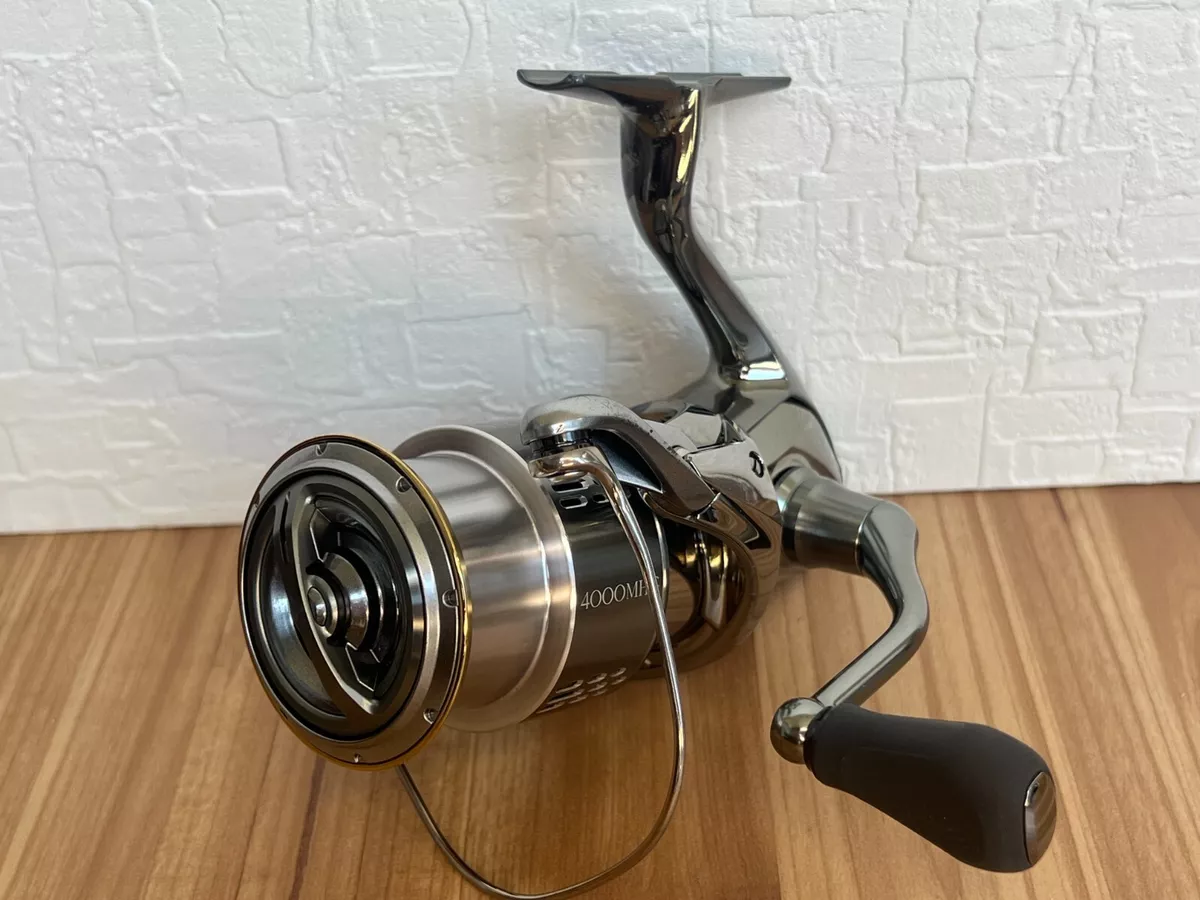 Shimano 18 Stella 4000MHG Spinning Fishing Reel 5.8:1 Gear Very