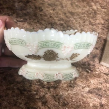 Northwood Chrysanthemum Sprig Custard Glass Berry Bowl