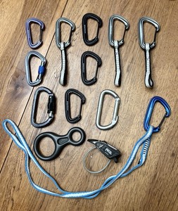 Petzl/SMC/Black diamond Caribiners Figure 8/Petzl Belay Device 13 Piece Lot***