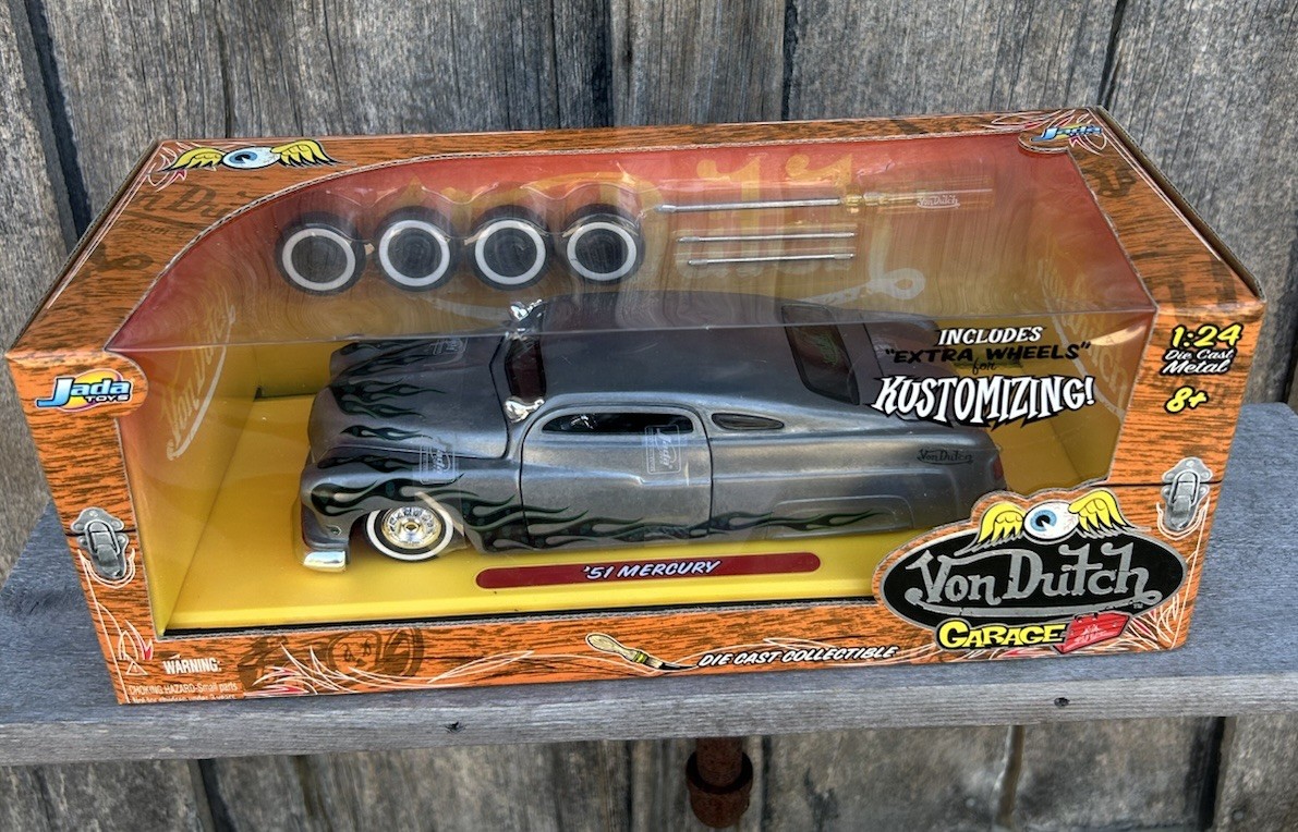 Von Dutch GARAGE 1/24 ‘51 MERCURY Jada Toys Von Dutch Garage '51 Mercury 1:24 Scale Die Cast
