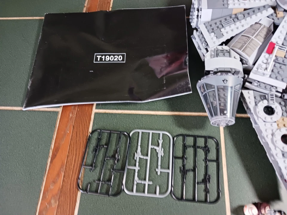 Space Wars Millenium Falcon Lepin Building Blocks NOT  Star Wars w/ Box - Image 4 of 4