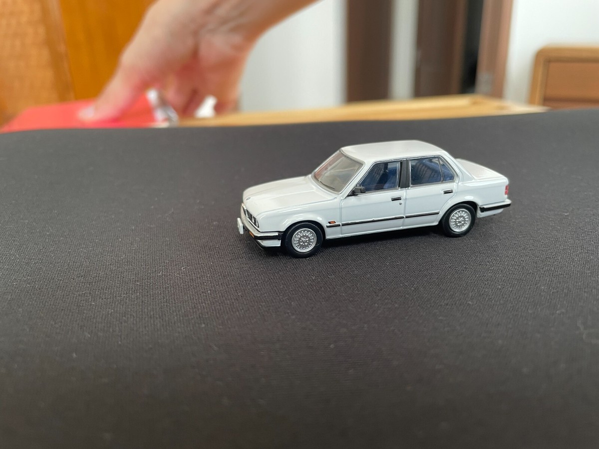 トミカリミテッドヴィンテージ LV-N93a BMW325i