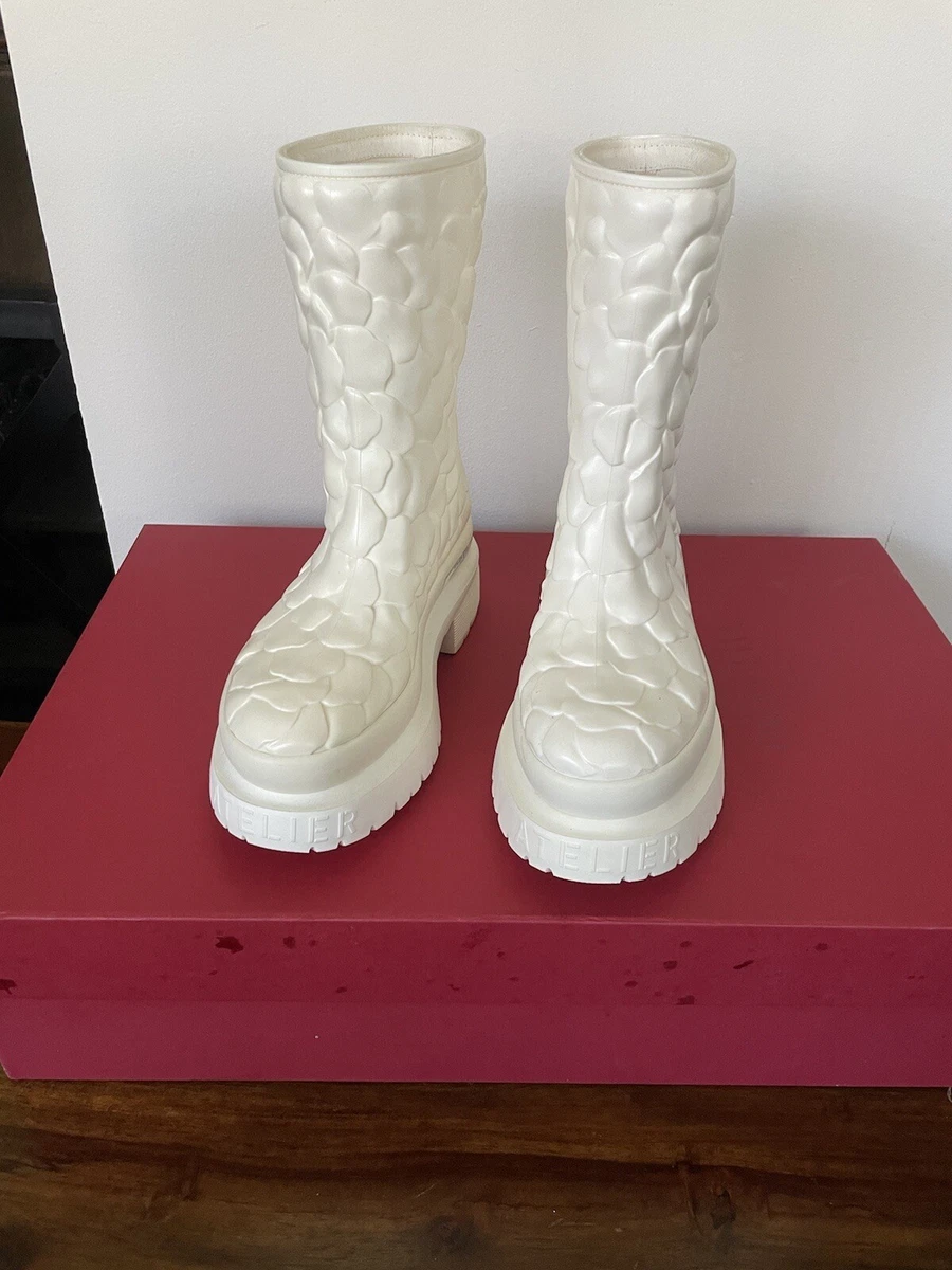 Atelier 03 Rose Edition Rain Boot in White - Valentino Garavani