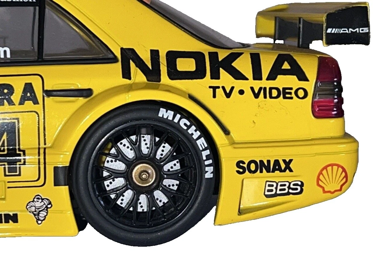 Escala UT Mercedes-Benz 1:18 vehículos diecast y de juguete