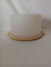 Vintage 1970's Tupperware Cake Carrier