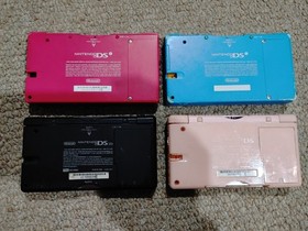 Nintendo DS Lite DSi Lot of 4 Consoles Broken