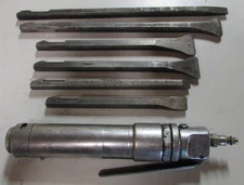 Ingersoll Rand Model 182 Air Needle Scaler / Chisel Tool With Chisel Set TESTED