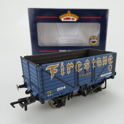 Spur O Bachmann 37-082 7 Plankenwagen Firestone Reifen Brentford (NEM Kupplungen)